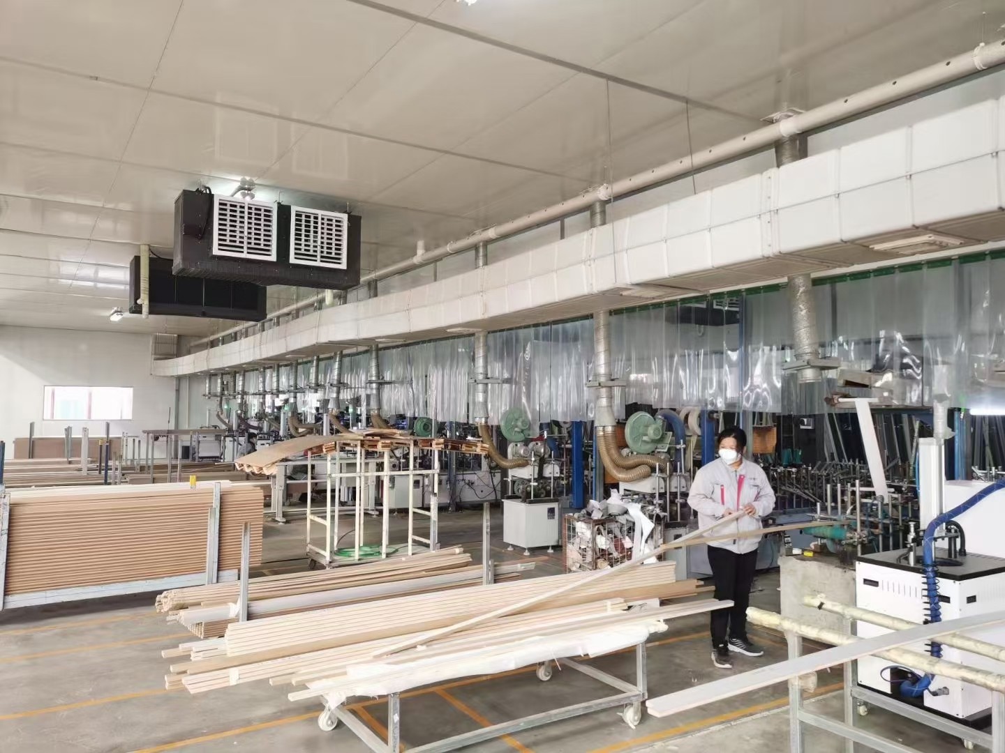 节能省电空调组装现场1.jpg